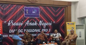 Wakil Ketua KPID Jawa Tengah, Asep Cuwantoro (kedua dari kanan) saat menghadiri dialog nasional Pro 3 RRI, Rabu (7/3/2018).