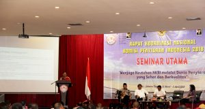 Wakil Ketua Komisi I DPR RI Asril Tanjung, S.Ip. menyampaikan paparan dalam seminar utama Hari Penyiaran Nasional (Harsiarnas) ke-85 di Palu, Senin (2/4/3/2018).